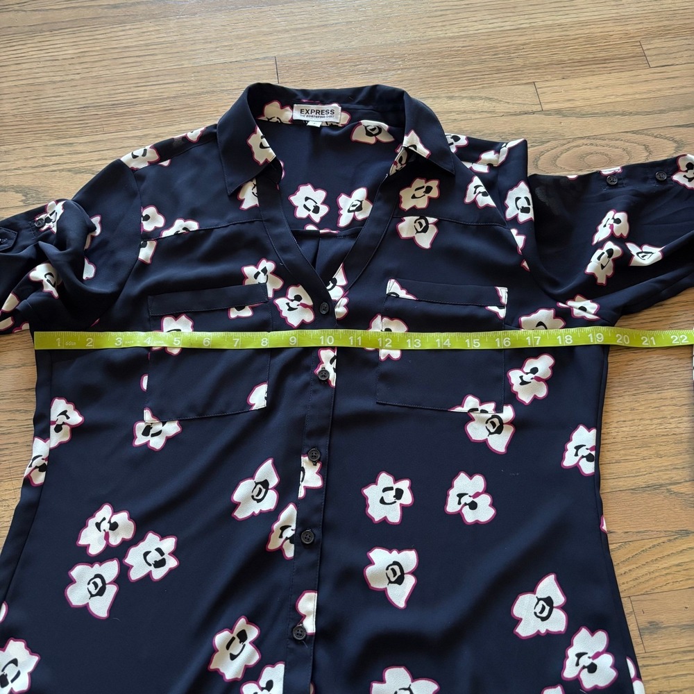 Express The Portofino Shirt Navy Blue Floral Roll Tab Sleeve Blouse Small - Picture 4 of 7